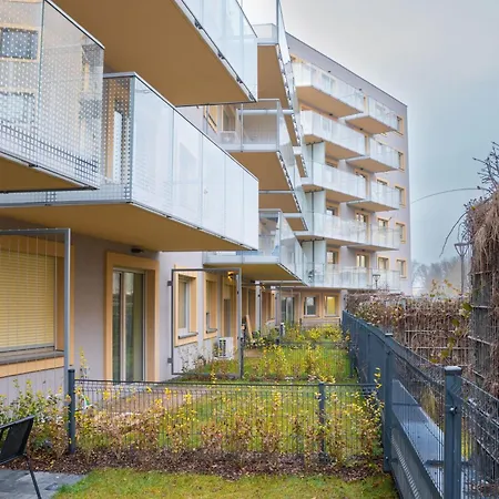 Glamour Garden Apartment